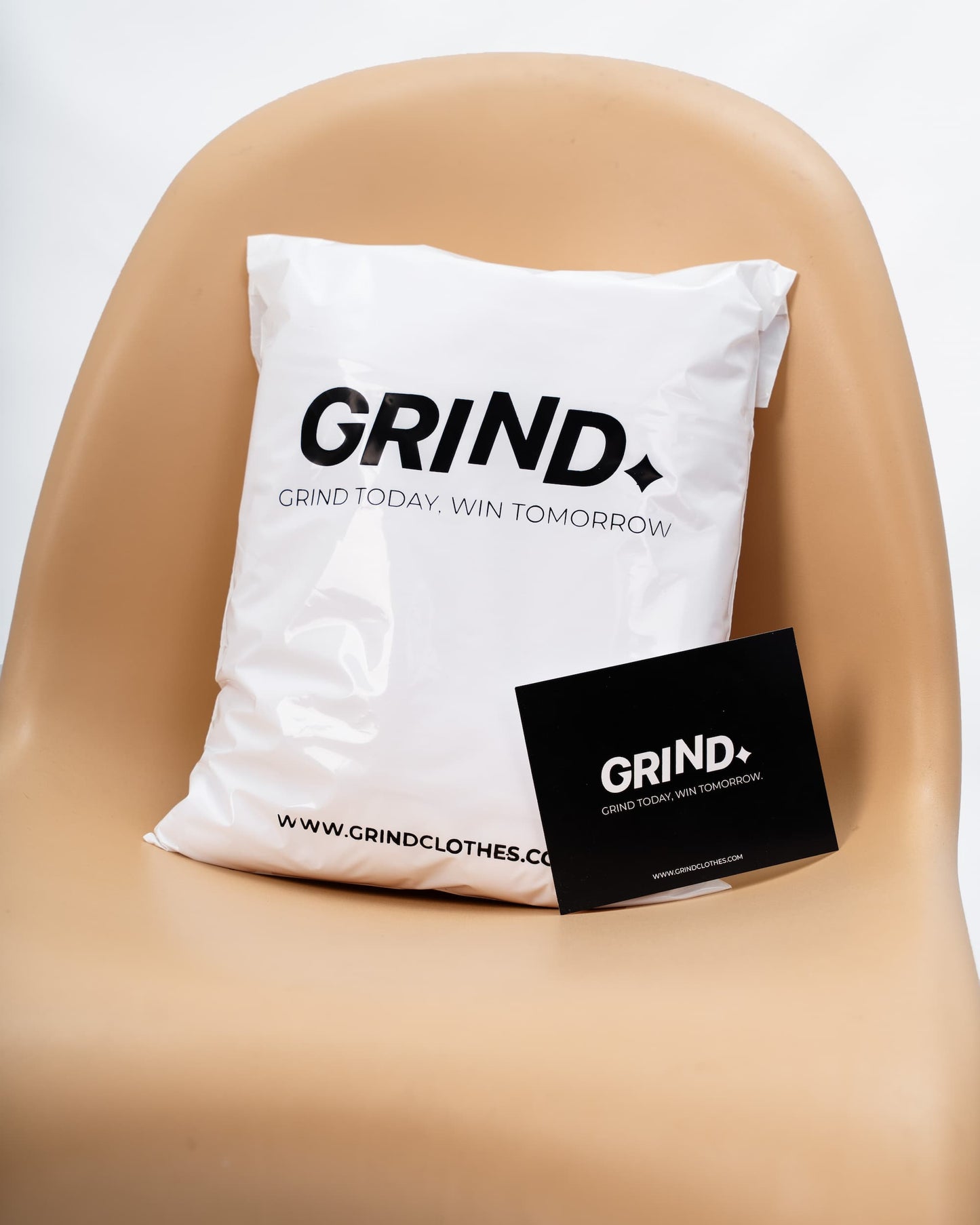 GRIND HOODIE PREMIUM - BLACK